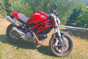 Ducati Monster 696 plus