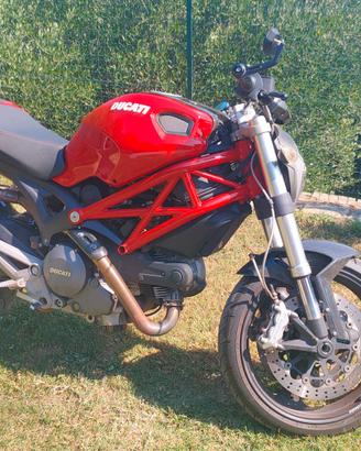 Ducati Monster 696 plus