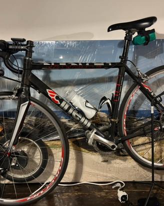 Bici da corsa in carbonio Cinelli – pronta all’uso