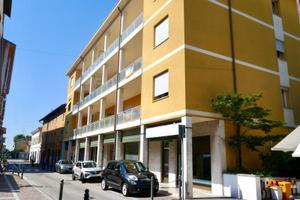 NEGOZIO IN POSIZIONE CENTRALE