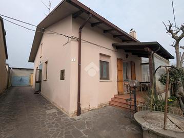 CASA SEMINDIPENDENTE A RAVENNA