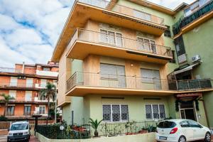 Trilocale con balcone vista mare e posto auto