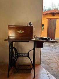 Macchina da cucire Singer d'epoca