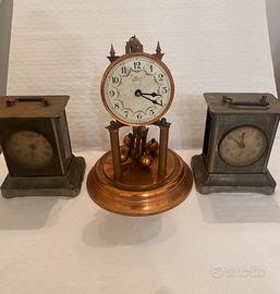 Sveglie Cappuccine e orologio a sospensione.