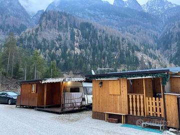 Roulotte stanziale con ingresso e veranda in legno