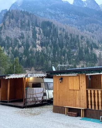 Roulotte stanziale con ingresso e veranda in legno