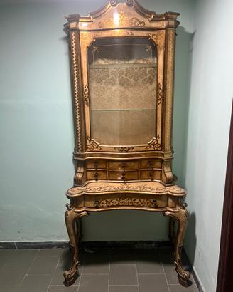 Vetrinetta cristalliera in stile barocco veneziano