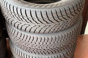 4 pneumatici Nokian 205/60 R16 96H nuovi