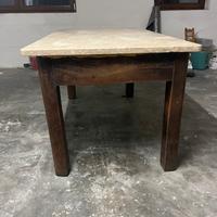 Tavolo con piano in marmo