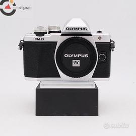 Olympus OM-D E-M10 Mark II Body Silver 4500 Scatti