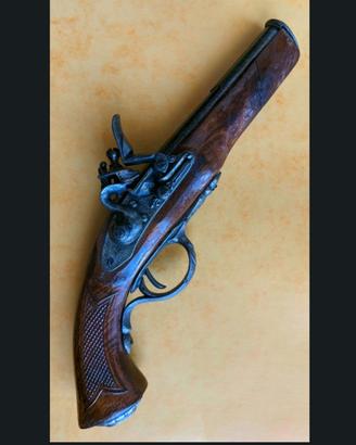 Riproduzione pistola d'epoca antica