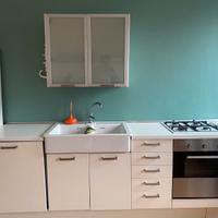 Cucina lineare bianca