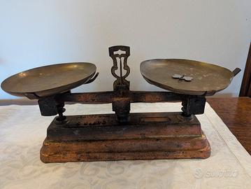 bilancia antica a due piatti