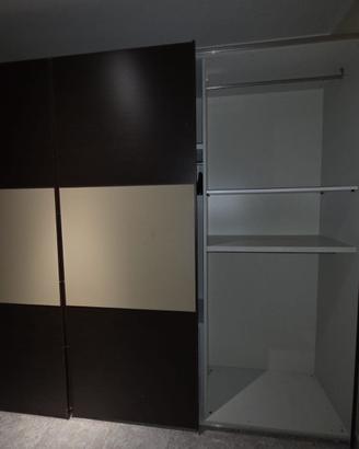 Armadio pari al nuovo