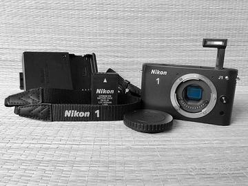 NIKON 1 J1 - Con Soli 3.100 Scatti