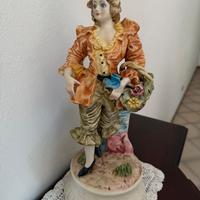 Statuetta porcellana cavaliere con fiori 40 cm