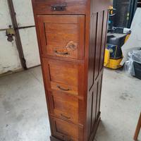 Mobile d'epoca con cassetti