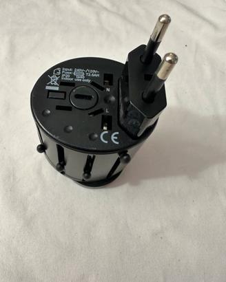 Adattatore internazionale da viaggio