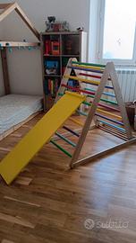 Arrampicata per Bambini, in legno colorata.