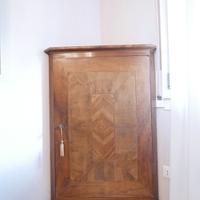 Angoliera bassa in legno 