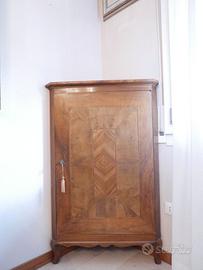 Angoliera bassa in legno 