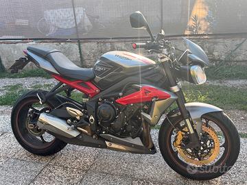 TRIUMPH STREET TRIPLE 675 R ABS - 39.800 km