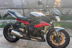 TRIUMPH STREET TRIPLE 675 R ABS - 39.800 km