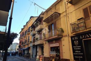 2 LOCALI A NOCERA INFERIORE