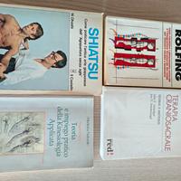 vari libri: rolfing, kinesiologia, shiatsu..