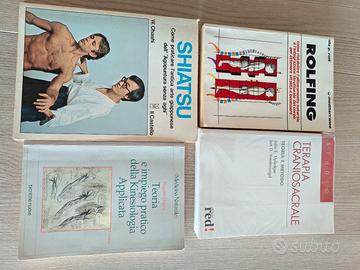vari libri: rolfing, kinesiologia, shiatsu..