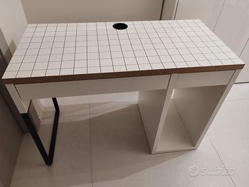 scrivania per pc con cassetti