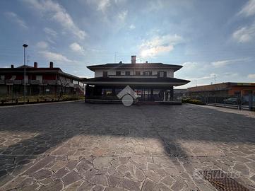 NEGOZIO A ALBANO SANT'ALESSANDRO