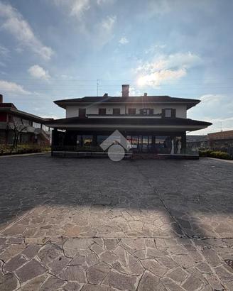 NEGOZIO A ALBANO SANT'ALESSANDRO