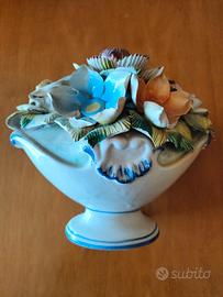 Centrotavola floreale in ceramica 