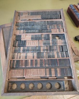 Venduto. Antico set in legno caratteri tipografici