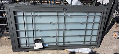 Porta di sicurezza con grata e vetro, nuova.