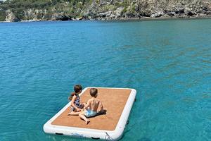 Piattaforma gonfiabile galleggiante