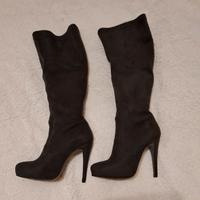 stivali sotto al ginocchio 