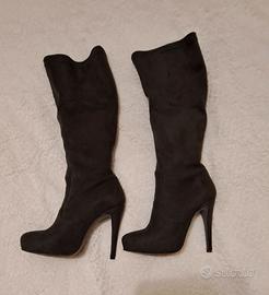 stivali sotto al ginocchio 