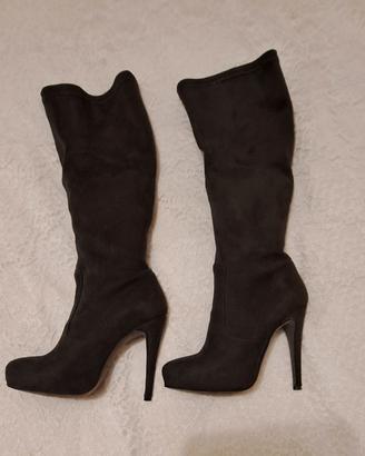 stivali sotto al ginocchio 