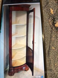 Vetrina ad angolo in legno massello semi nuova