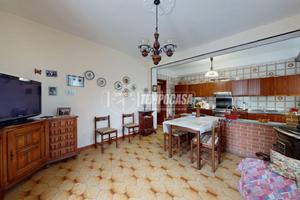 VILLA INDIPENDENTE CON BOX AUTO E GIARDINO PRIVATO