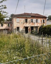 Villa rustico trifamiliare confinante PARCO VILLA