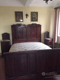 Struttura letto con comodini e credenza