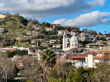 Attico con terrazzo - mare 300m - centro - A4