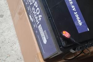 Batteria lifepo4 lifep04 24v 100ah bms  bluetooth