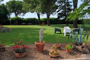 Casale in esclusiva con parco e tennis 