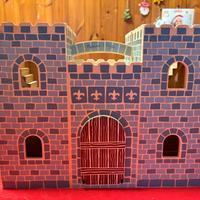 Castello medievale con personaggi