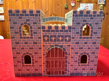 Castello medievale con personaggi