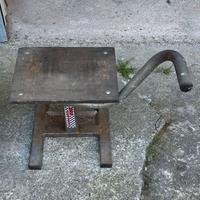 Cavalletto centrale moto